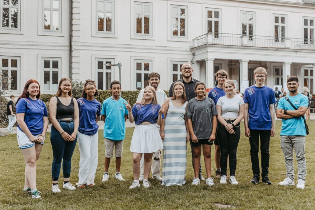 Fotos von Veranstaltungen und Ausflügen mit Kindern und Jugendlichen.