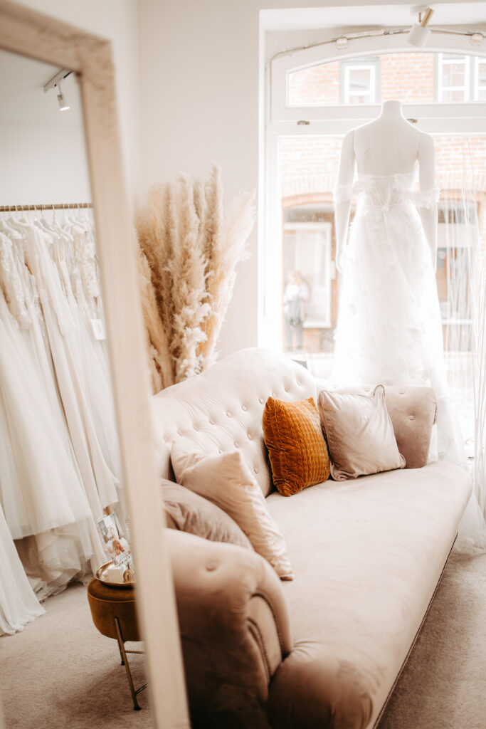 18 Brautperle Hochzeitskleid Ploen 116 von 126