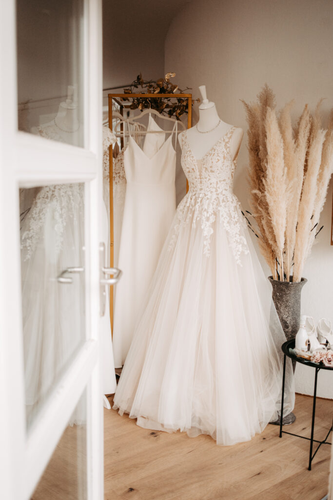 19 Brautperle Hochzeitskleid Ploen 124 von 126