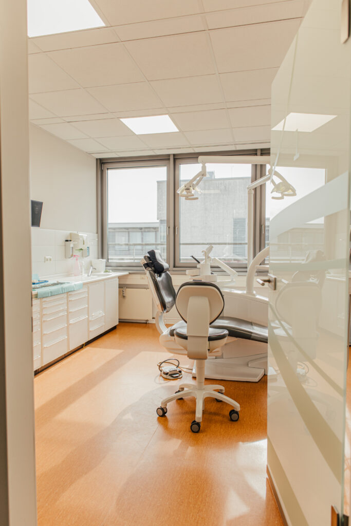 3 Zahnarztpraxis Zahnzeit Rostock 79 von 569