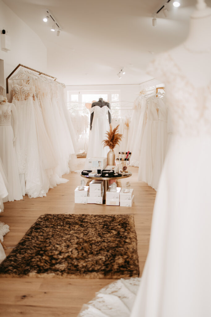 7 Brautperle Hochzeitskleid Ploen 38 von 126